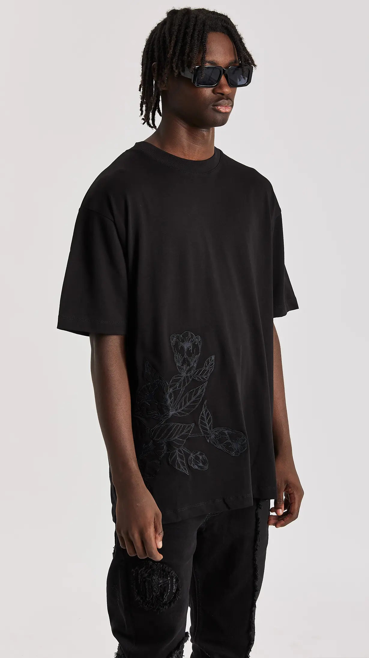 Black Floral Embroidered T-Shirt - ONLY THE BLIND™