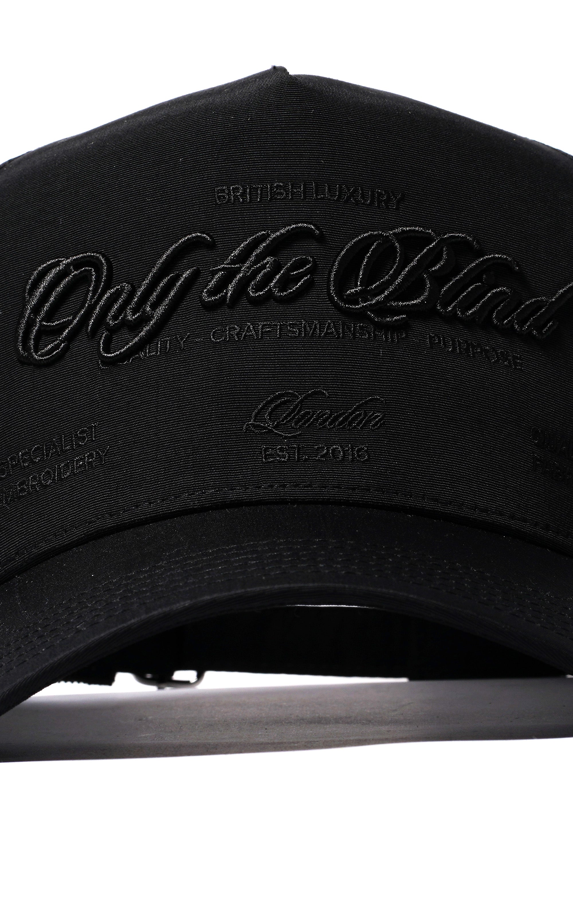 BLACK SPECIALIST TRUCKER CAP