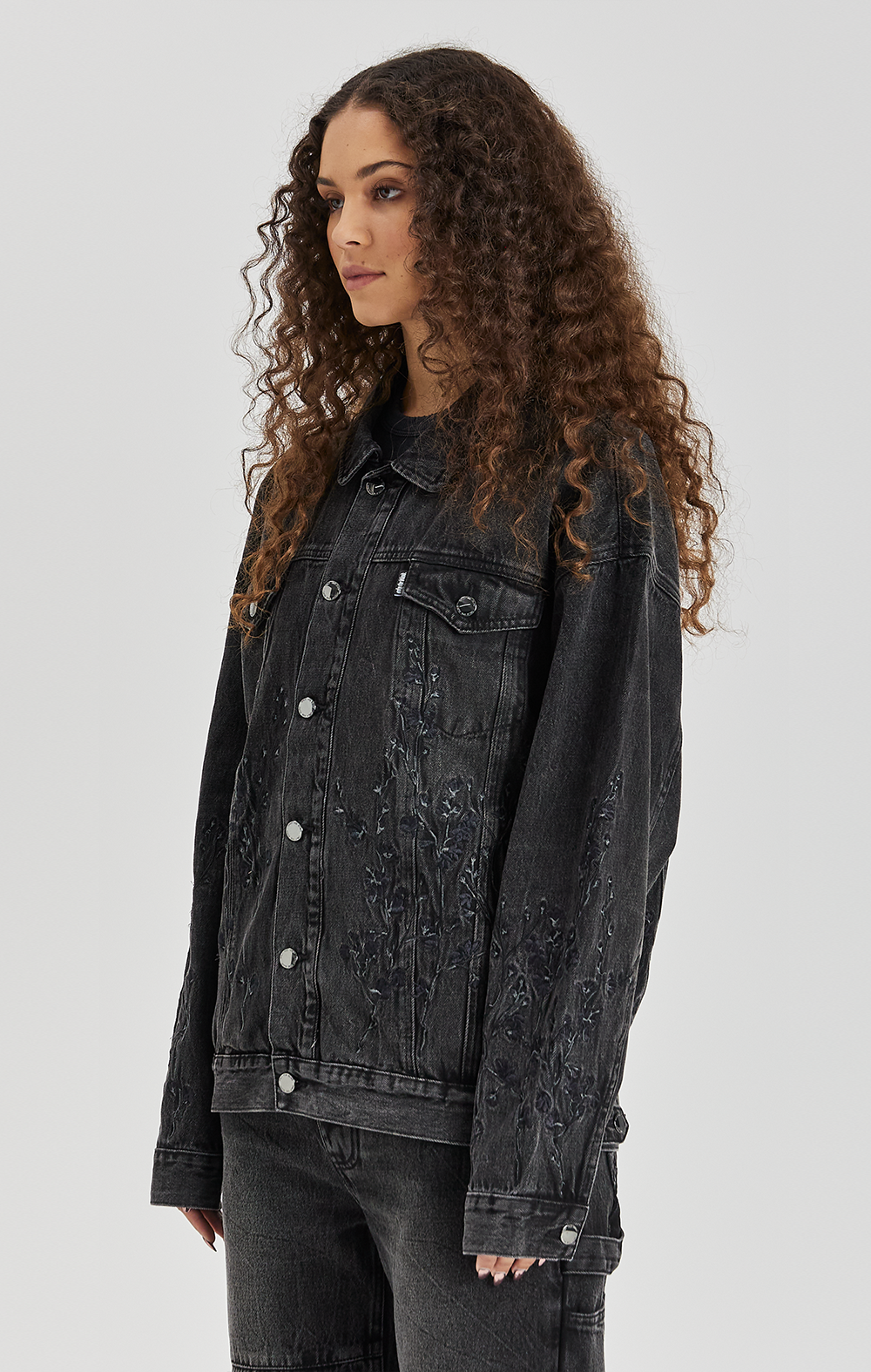 FLORAL NIGHT DENIM JACKET - ONLY THE BLIND™