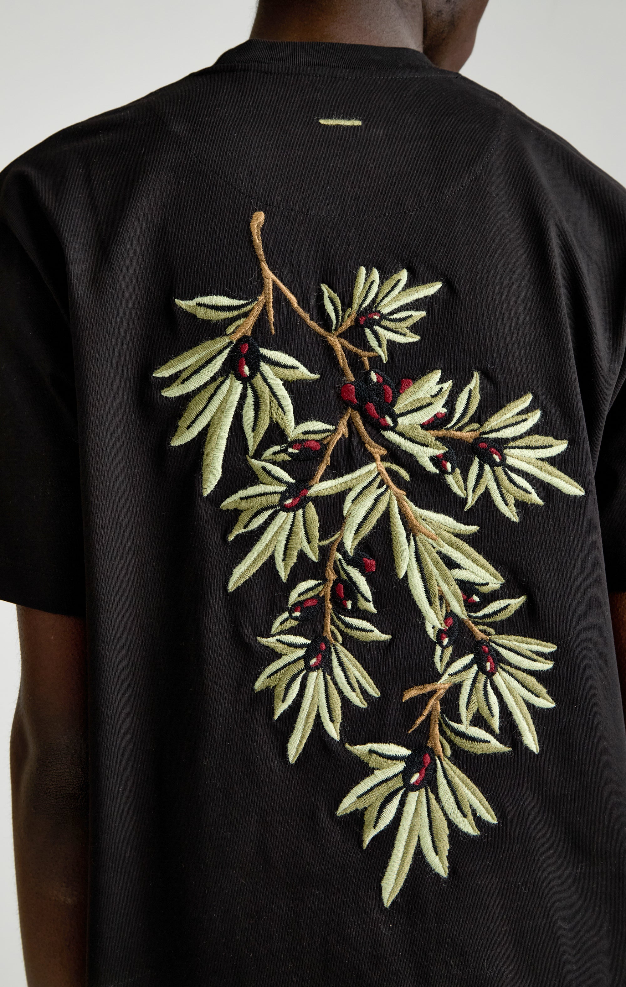NOIR D'OLIVIER T-SHIRT